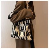 Ndyad capacity woolen knitted handbag HZ1024